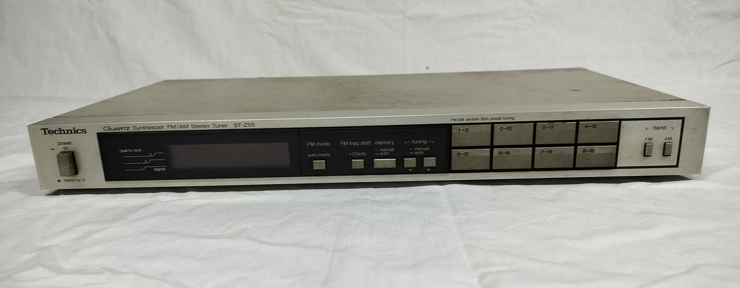 Technics : Quartz Synthesizer     FM/AM Stereo Tuner ST - Z55