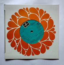 Oru Oothappoo Kann Simittugirathu ( EP, 45 RPM, SEDE. 11138 ) Music :  V. Dakshinamoorthy " Side A, 1 : Aandavan Illaa ( Happy ), 2 :Murukko, Side B, 1 : Nalla Manam, Aandavan Illaa ( Sad )"