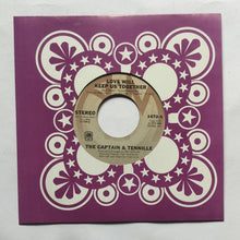 The Captain & Tennille " EP, 45 RPM " Side A : Love Will Keep Us Together , Side B : Gentle Stranger .