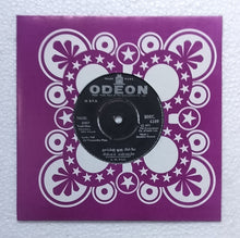 Thaikku Oru Pillai ( BOEC. 6289, EP, 45 RPM Side A : Chinnakkannanai, Side B : Naan Kathal Kili. " Music : Shankar - Ganesh "