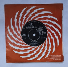 Cliff Richard & The Shadows              ( EP, 45 RPM, DB 4761 ) 1, We Say Yeam , 2, The Young Dnnes .
