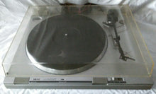 AKAI : AP - D2 ( D-D AutoReten QuesLock Turntable ) Without Cartridge & Stylus