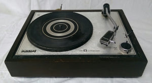 Philips : High Q International 3 Speed Vinyl Record Player " With Catreg "